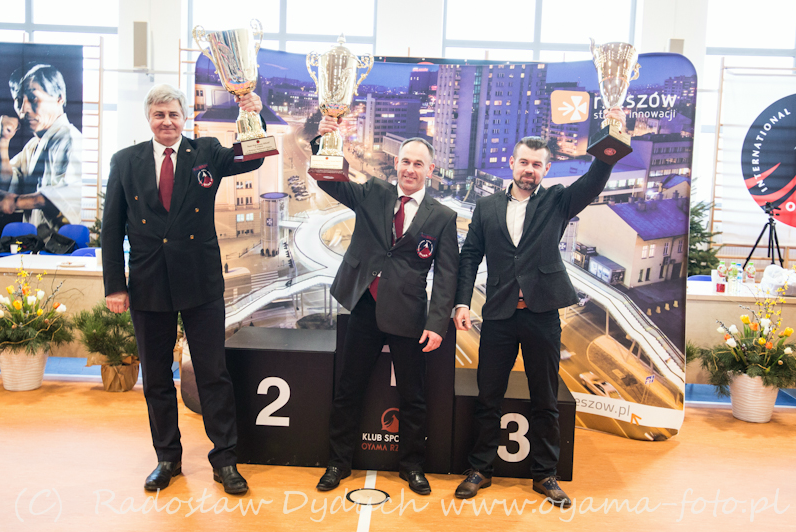 Photo of Piotrkowscy karatecy z medalami