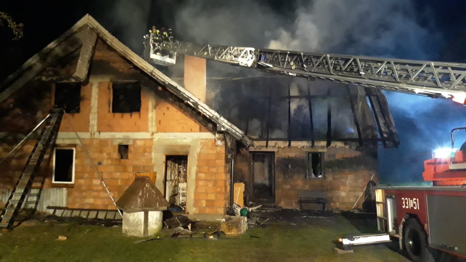Photo of Pożar w Dąbrówce. 12-latek ratuje z płomieni siostrę – AKTUALIZACJA