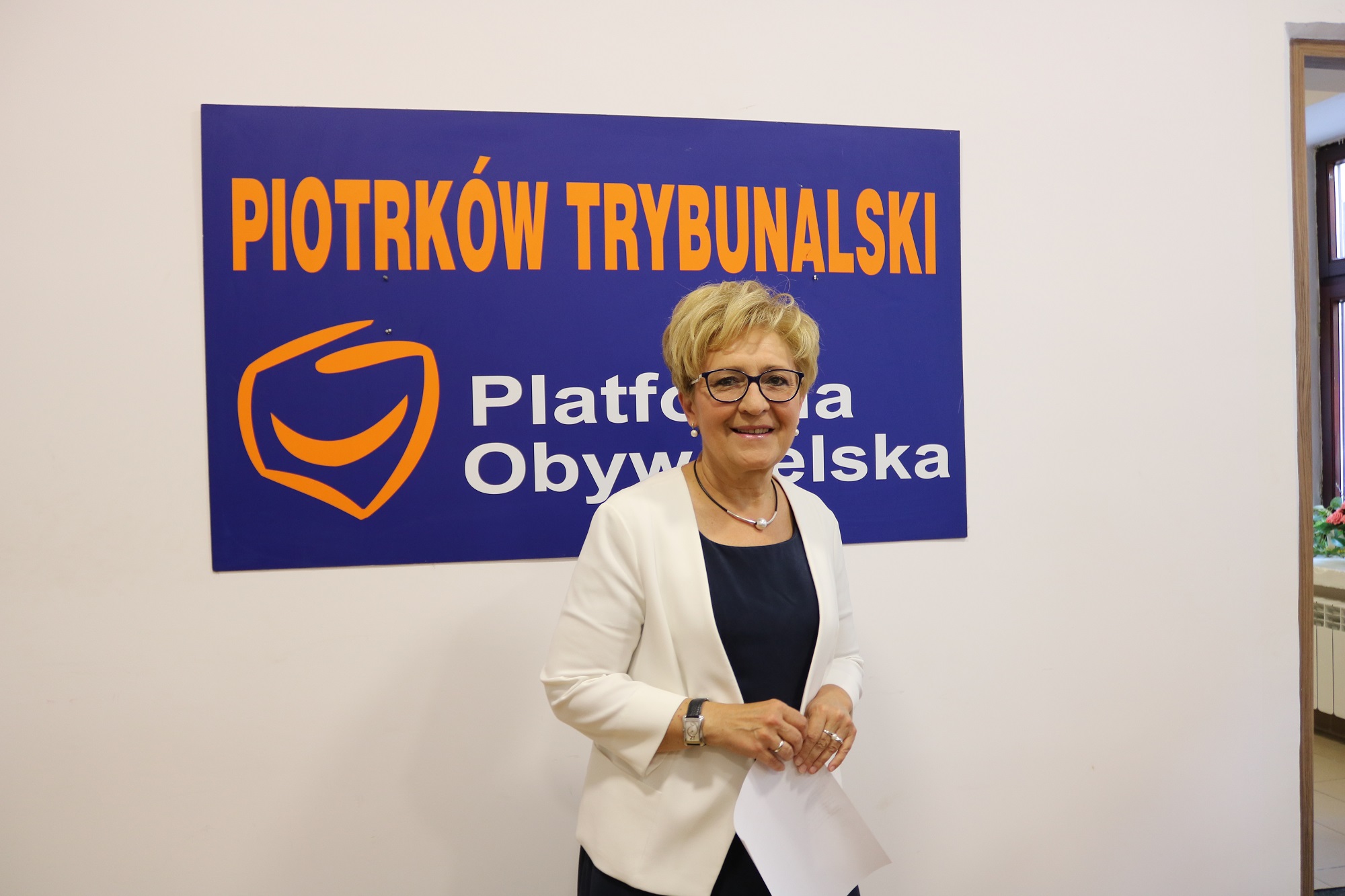 Photo of Elżbieta Radziszewska rezygnuje ze startu w wyborach i mówi: „Trzeba wiedzieć kiedy ze sceny zejść…”