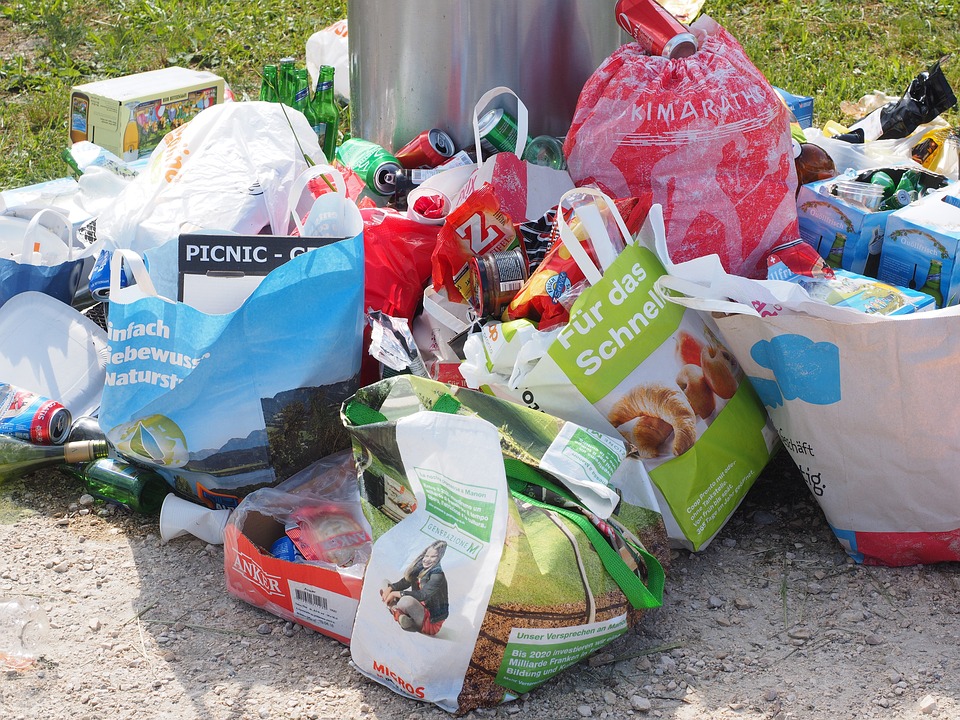 Photo of UOKiK sprawdził, jak i dlaczego drożeją śmieci