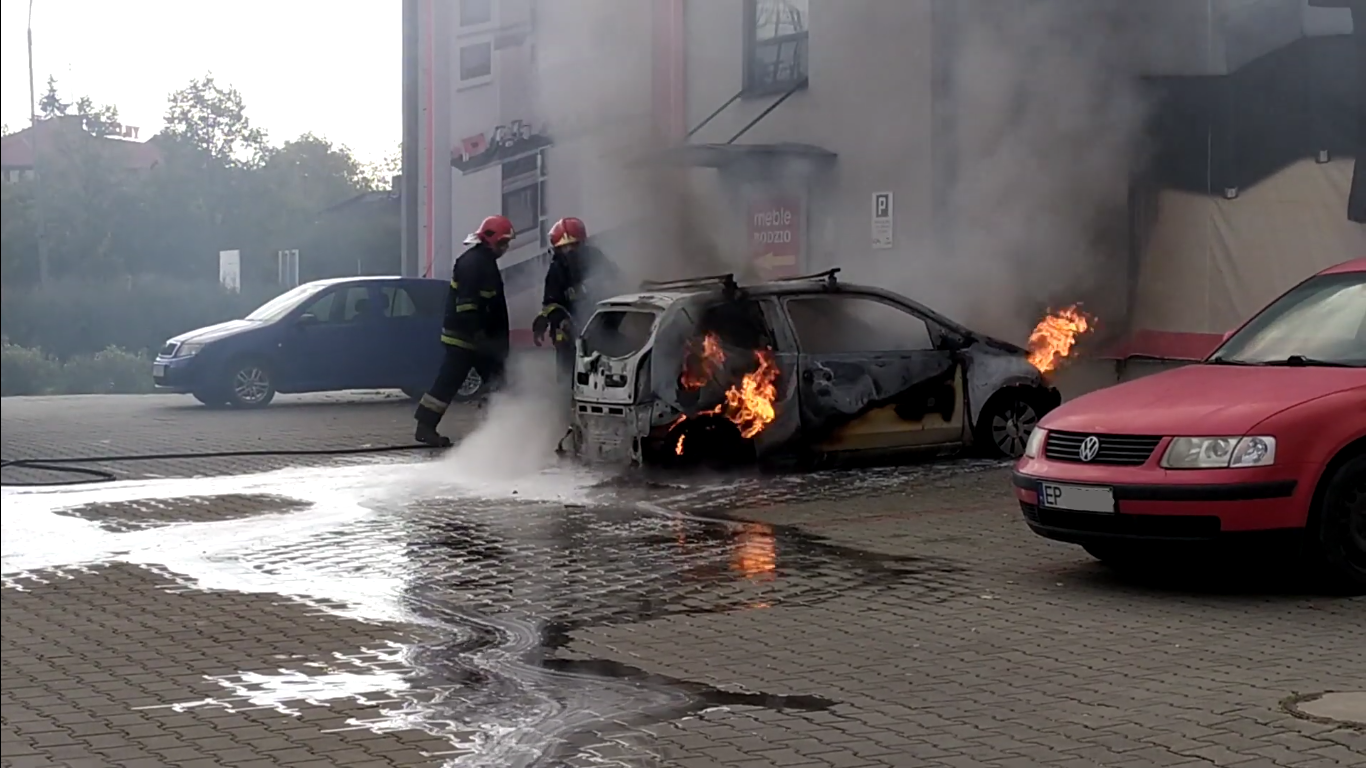 Photo of Pożar samochodu w centrum miasta – ZDJĘCIA, FILM
