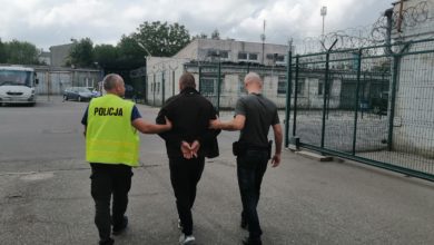 Photo of Kradli sprzęt elektroniczny z przesyłek kurierskich