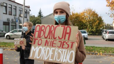 Photo of „Trzeba było nas nie wk***ać” – czyli kolejny spacer piotrkowianek. Tym razem przed kościołem NSJ