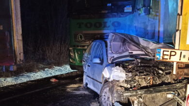 Photo of Wypadek na DK74 w Jaksonku. Zderzyło się 5 pojazdów, 3 osoby są ranne