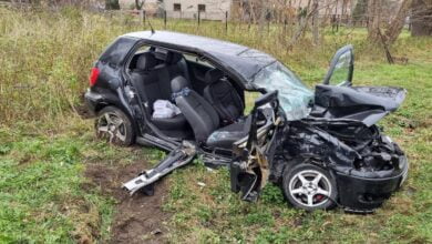 Photo of Czołowe zderzenie osobówki z tirem. DK12 zablokowana