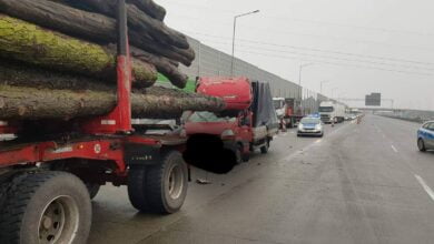 Photo of Zderzenie busa z ciężarówką przewożącą drewno – FILM