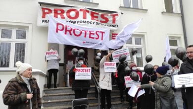 Photo of Strajk pracowników socjalnych. Zarabiają najniższą krajową, chcą 600 zł podwyżki