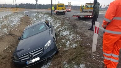 Photo of Zjeżdżał z ronda i wpadł do rowu