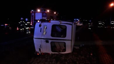 Photo of Zderzenie dwóch pojazdów na drodze Piotrków-Bełchatów. Ranna jedna osoba