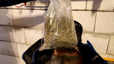 Photo of Dilerzy narkotykowi nie chcieli wpuścić policjantów, interweniowała straż pożarna