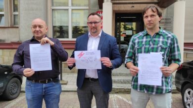 Photo of Radni PiS przeciw absolutoriom dla prezydenta Chojniaka