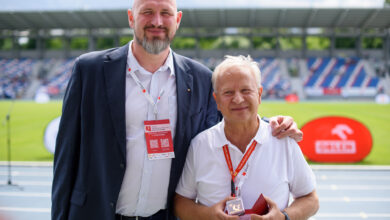 Photo of Piotrkowski sędzia lekkoatletyczny z najwyższym odznaczeniem Ministerstwa Sportu