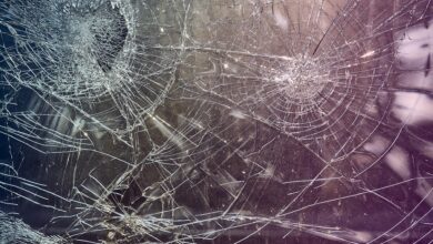 Photo of Rzucił kamieniem i wybił szybę w mieszkaniu