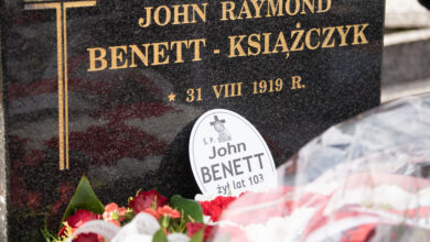 Photo of John Bennet spoczął na cmentarzu w rodzinnym Krzepczowie. Pośmiertnie awansowany do stopnia pułkownika