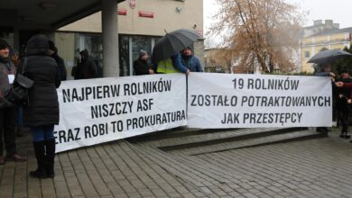 Photo of Rolnicy protestowali przed piotrkowską prokuraturą – ZDJĘCIA, FILMY