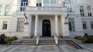 Photo of Miały być na studniówkę, trafiły do jej kieszeni? Skarbniczka balu studniówkowego z aktem oskarżenia