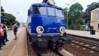 Photo of Na dworcu w Piotrkowie pociąg zatrzymał się 150 metrów przed drezyną. Drezyny nie powinno tam wtedy być!