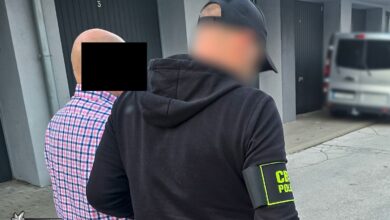 Photo of CBŚP rozbiło grupę przestępczą handlującą luksusowymi autami. Wśród zatrzymanych Andrzej W. biznesmen z Piotrkowa