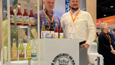 Photo of Czy Jałowiec z Piotrkowa podbije Bliski Wschód? Najpopularniejszy napój z regionu na targach w ZEA