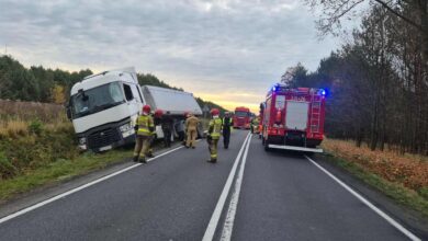 Photo of DK74 w Jaksonku utrudnienia po zderzeniu dwóch ciężarówek