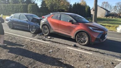 Photo of By nie rozjechać stada gęsi, gwałtownie zahamowała. Kolizja trzech samochodów w Longinówce