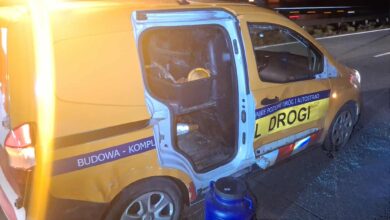 Photo of Na A1 samochód uderzył w pojazd służby drogowej i uciekł! Trwają poszukiwania sprawcy – FILM, ZDJĘCIA