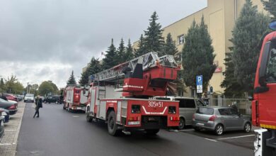 Photo of Alarm pożarowy w budynku Urzędu Miasta. Na miejscu 4 zastępy strażaków