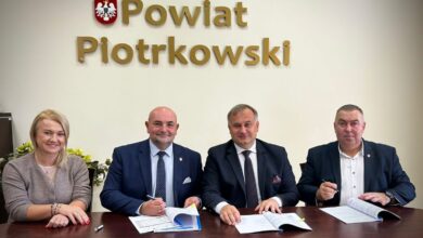 Photo of Kolejne miliony dla powiatu piotrkowskiego – inwestycje, które łączą ekologię i edukację