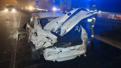 Photo of Zderzenie dwóch osobówek na Bawełnianej i rozbita taksówka na S8