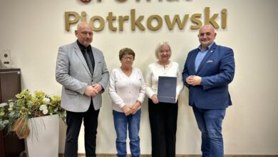 Photo of Powiatowy Dzień Seniora coraz bliżej. Podpisano umowę na organizację wydarzenia