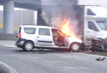 Photo of Policjanci uratowali kierowcę z płonącego auta