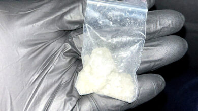 Photo of Ukrył w bluzie torebkę z mefedronem. Grożą mu 3 lata więzienia