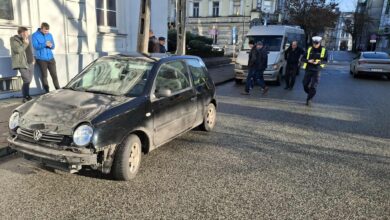 Photo of Zderzenie osobówki z liniowym busem w okolicy Powiatowego Centrum Przesiadkowego