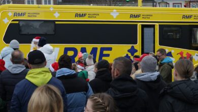 Photo of Żółto-niebieski konwój przyjedzie dziś do Piotrkowa. RMF FM rozda choinki i prezenty w Rynku Trybunalskim