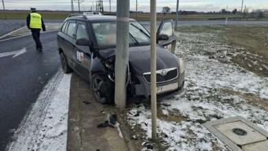 Photo of Skoda wpadła na latarnię przez wymuszenie TIRa