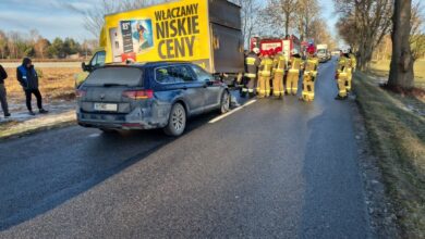 Photo of Zderzenie osobówki z pojazdem ciężarowym. W jednym z pojazdów było 4-letnie dziecko