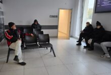 Photo of Bezdomni okupują poczekalnię Powiatowego Centrum Przesiadkowego. Smród i brud – taka jest codzienność tego miejsca