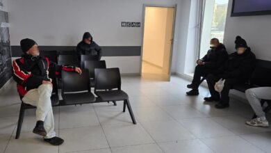 Photo of Bezdomni okupują poczekalnię Powiatowego Centrum Przesiadkowego. Smród i brud – taka jest codzienność tego miejsca