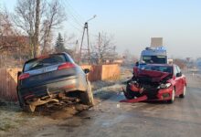 Photo of Czołowe zderzenie na Michałowskiej. 68-latek trafił do szpitala