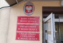 Photo of Ponad 500 tysięcy złotych dla gminy Moszczenica: Powstanie nowe boisko i odnowiony zbiornik wodny