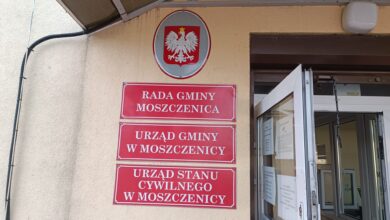 Photo of Ponad 500 tysięcy złotych dla gminy Moszczenica: Powstanie nowe boisko i odnowiony zbiornik wodny