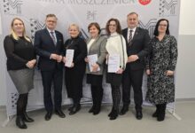 Photo of Zastrzyk gotówki dla szkół w gminie Moszczenica. Blisko milion złotych na rozwój dzieci