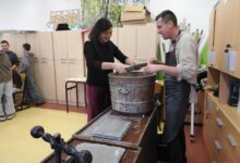 Photo of Warsztaty czerpania papieru w gminie Aleksandrów