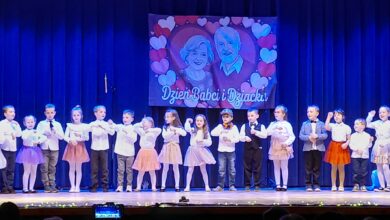 Photo of Dzień babci i dziadka w gminie Moszczenica – wieczór pełen wzruszeń i radości