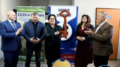 Photo of Historyczny powrót „liceum” do macierzy. Gmina Sulejów oficjalnie przejęła budynek przy ul. Milejowskiej