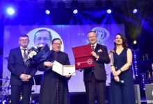 Photo of Wolbórz wyróżnił zasłużonych. Między innymi ks. Grzegorz Gogol