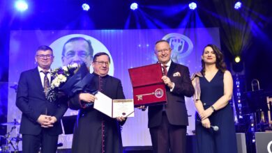 Photo of Wolbórz wyróżnił zasłużonych. Wśród nagrodzonych ks. Grzegorz Gogol