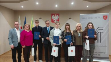 Photo of Wiemy, kto zrobił najmniej błędów i najlepiej napisał „Dyktando o Pióro Wójta Gminy Moszczenica”!