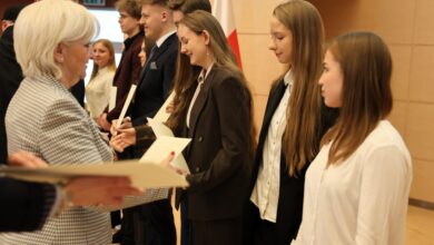 Photo of Uczniowie z Piotrkowa nagrodzeni stypendiami