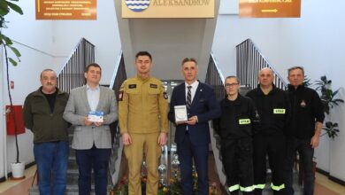 Photo of Strażacy dbają o bezpieczeństwo mieszkańców. Darmowe czujniki czadu tym razem w Gminie Aleksandrów